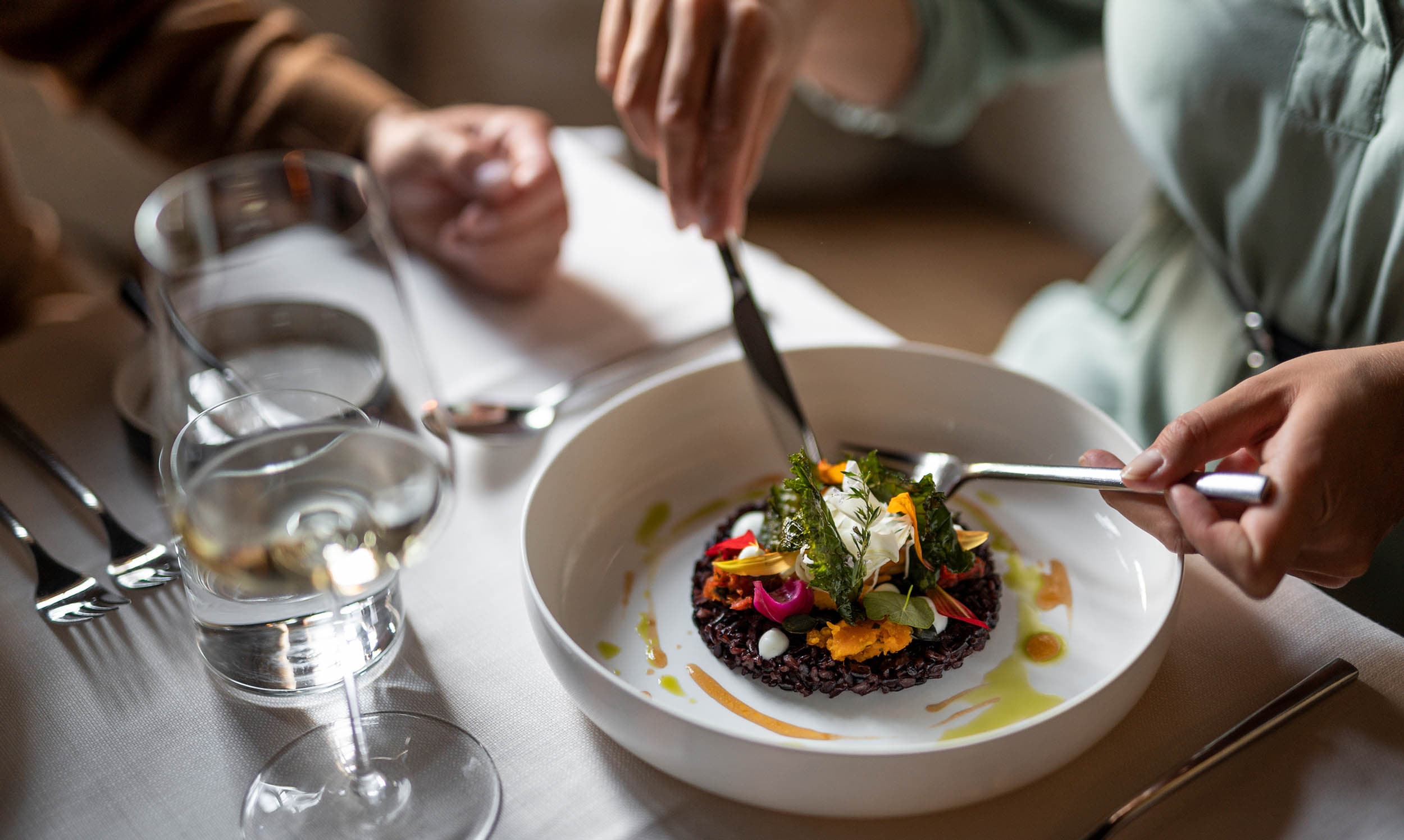Frühstück Montara Terenten Buffet Pustertal Halbpension Inklusivleistungen Hotel Gourmetabend 4 Gänge Menü Abendessen Themenabend Regionales Südtirol Wein (1)